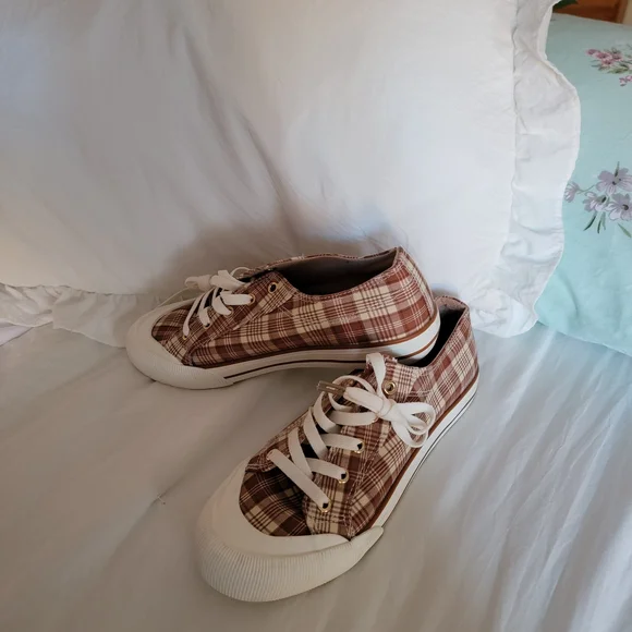 Arizona Jeans Plaid Canvas Sneakers - Picture 2 of 9